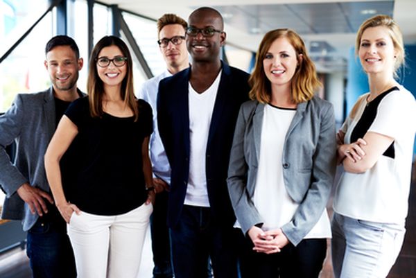 Group,Of,Young,Executives,Standing,,Smiling,At,Camera,And,Posing